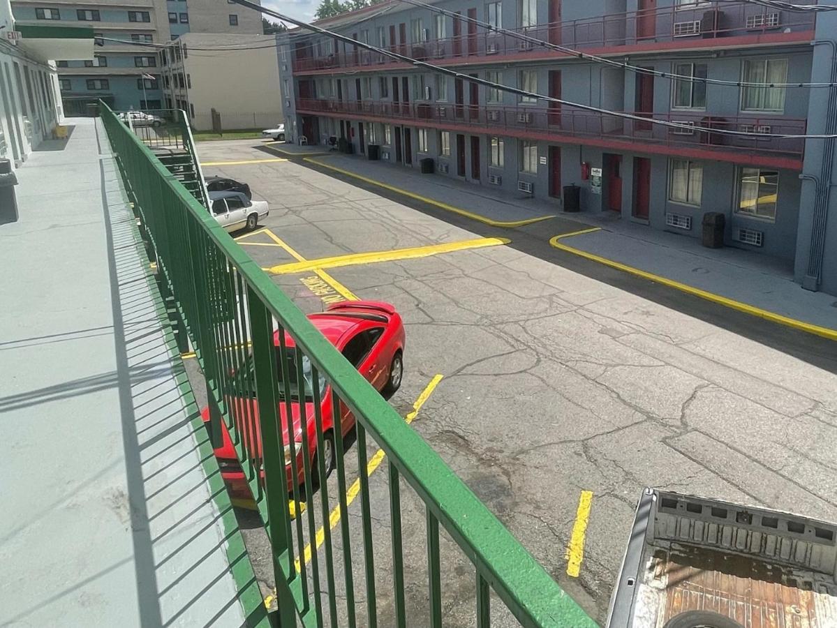Budgetel Inn And Suites - ルイスビル エクステリア 写真