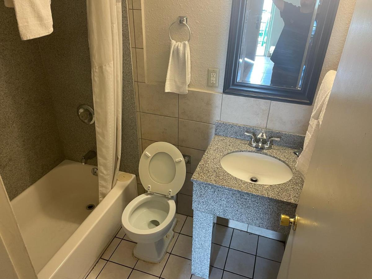 Budgetel Inn And Suites - ルイスビル エクステリア 写真