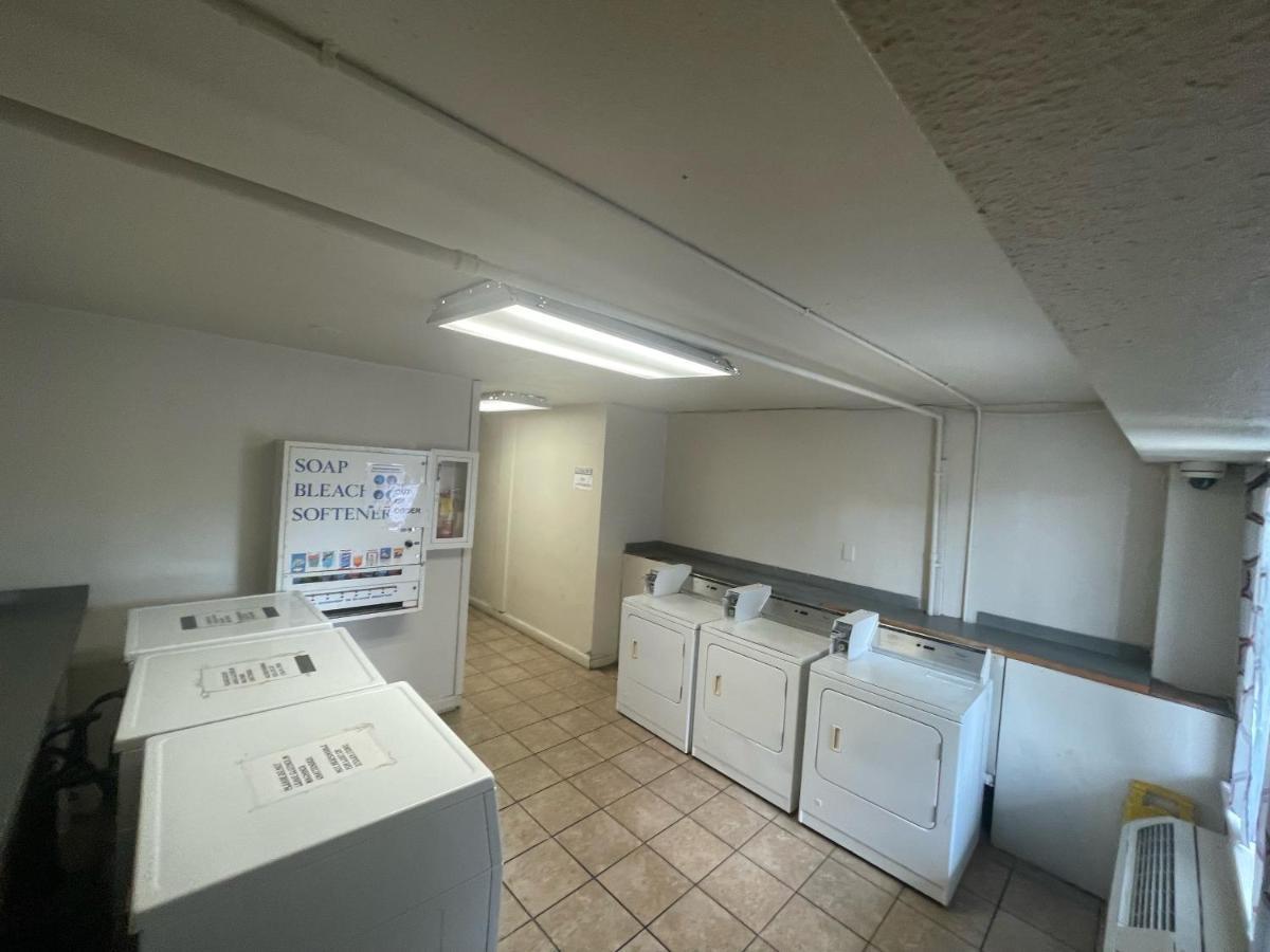 Budgetel Inn And Suites - ルイスビル エクステリア 写真